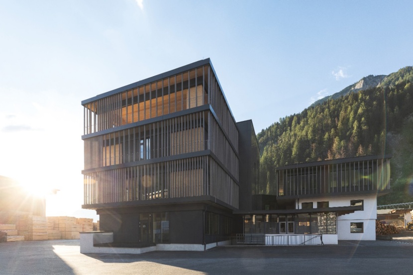 Theurl 90 Jahre Service und Knowhow
