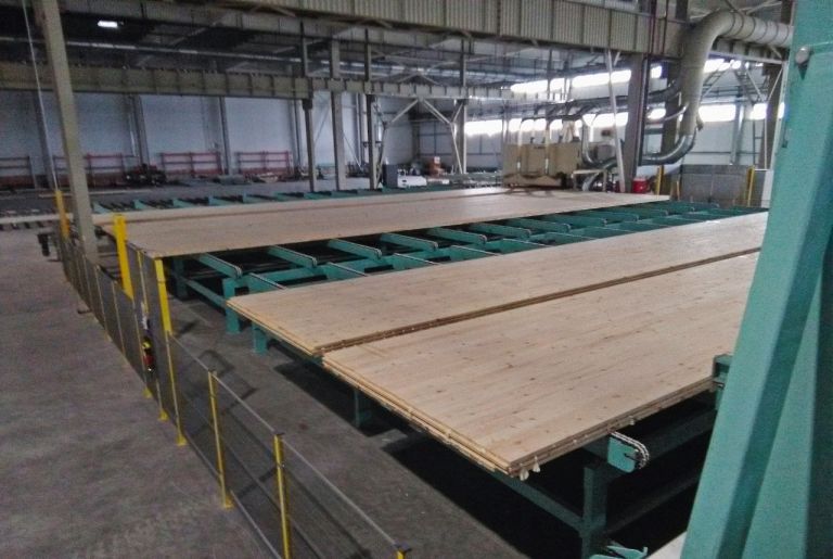 Vom Brett zum -sperrholz