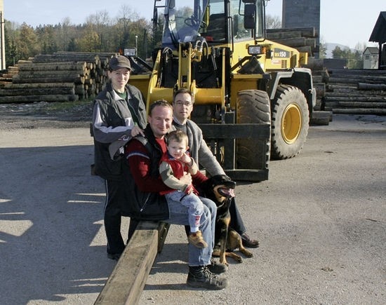 Mit Schaufel, Gabel und Zange