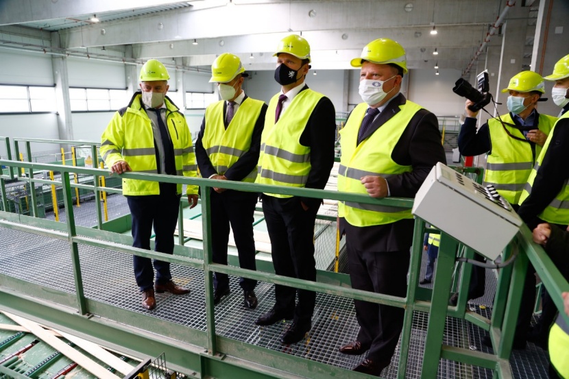 Sagewerk Labe Wood Von Premier Babis Eroffnet
